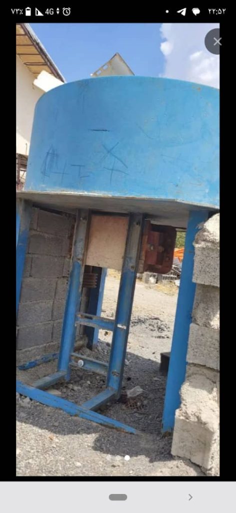 دستگاه بلوک زنی نیمه اتوماتیک دست دوم ۸ قالبه