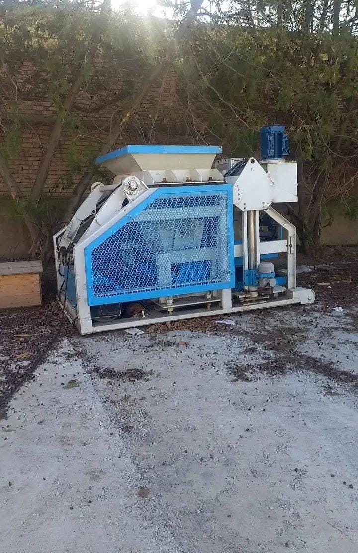 دستگاه بلوک زن دست دوم هیدرولیک سیار با قابلیت تولید جدول و فلاورباکس