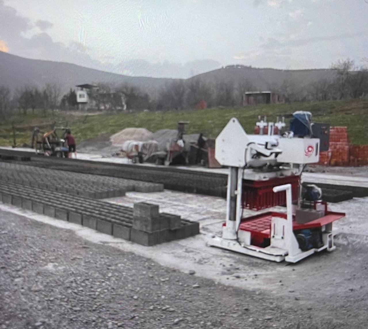 دستگاه بلوک زنی نیمه اتوماتیک دست دوم