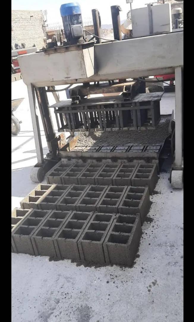 دستگاه بلوک زن نیمه اتومات ۶ قالبه