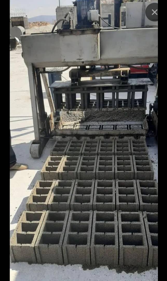 دستگاه بلوک زن نیمه اتومات ۶ قالبه