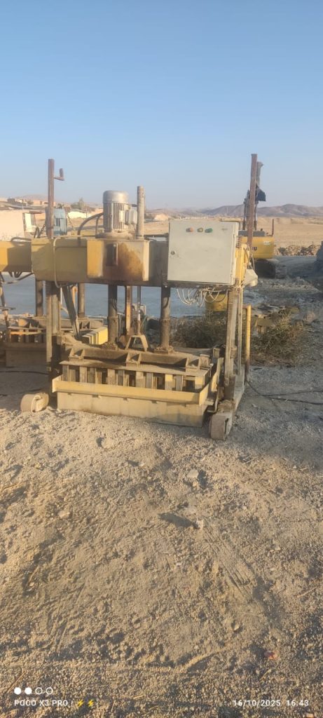 دستگاه بلوک زن دست دوم به همراه میکسر قالب و بونکر سیمان