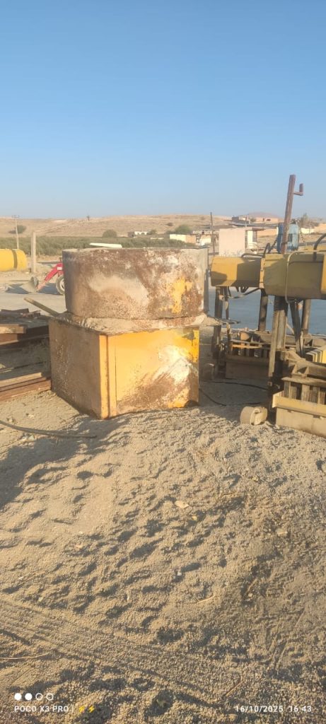 دستگاه بلوک زن دست دوم به همراه میکسر قالب و بونکر سیمان